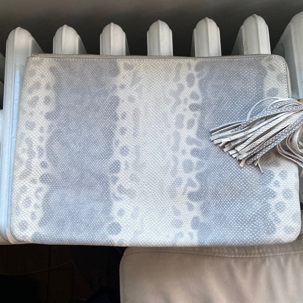 NEW G.I.L.L Leather Pouch with HALOGUARD RFID.